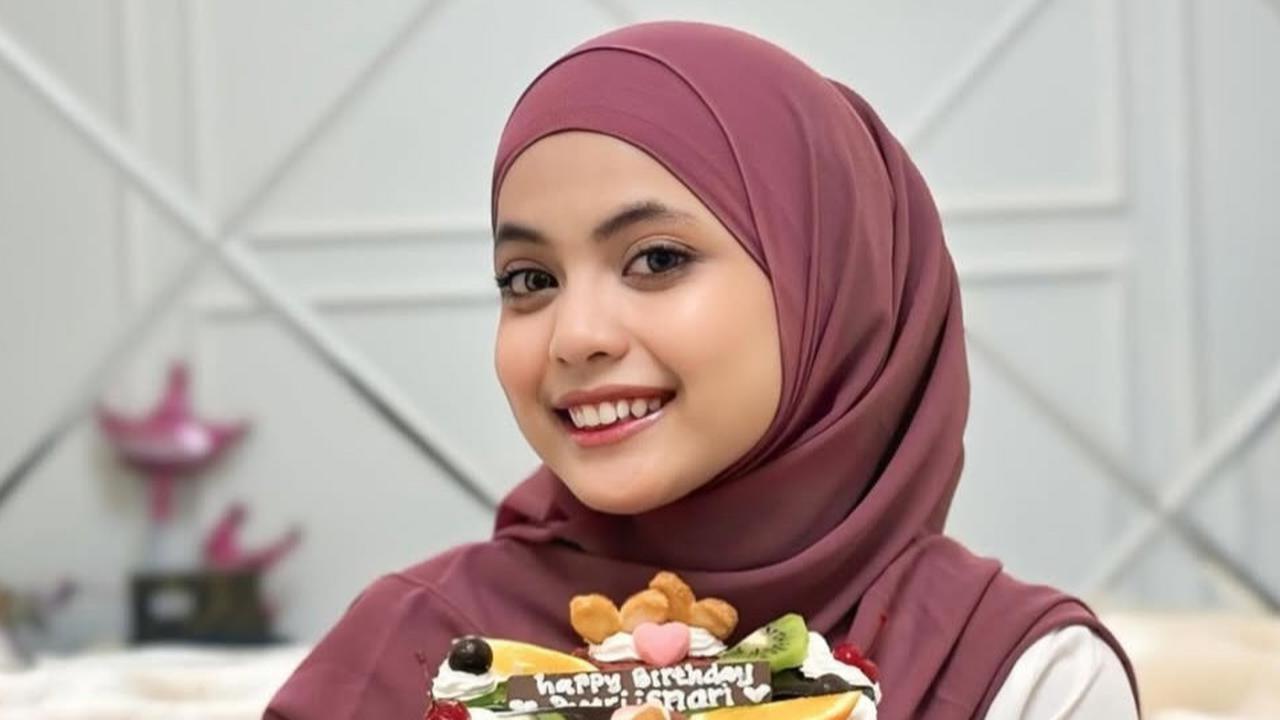 Potret Perayaan Ulang Tahun ke-21 Putri Isnari, Diwarnai Kejutan dan Kado Uang Tunai Ratusan Dolar