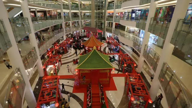 Kemeriahan Tahun Baru Imlek Hiasi Pluit Village