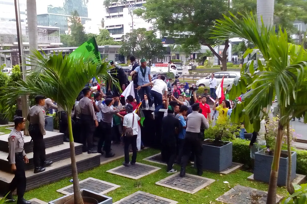 Massa HMI geruduk KPK