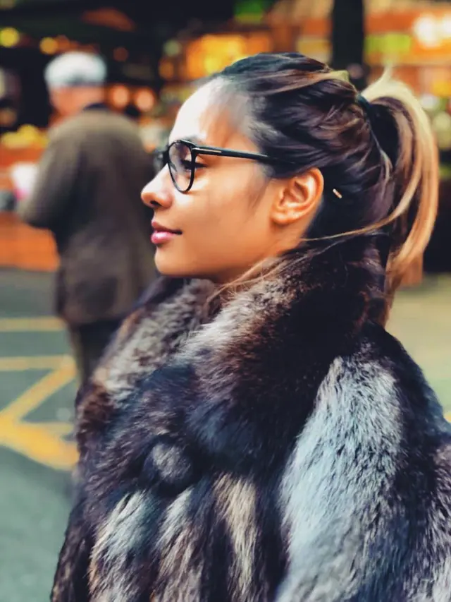 [Bintang] Sering Berdandan Glamor, Valerie Thomas Tampil Cantik dengan Nude Makeup