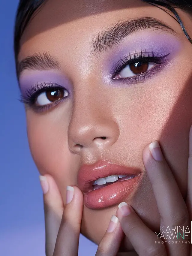 Biasa Natural, Ini 6 Pesona Saskia Chadwick Saat Tampil dengan Makeup Tebal