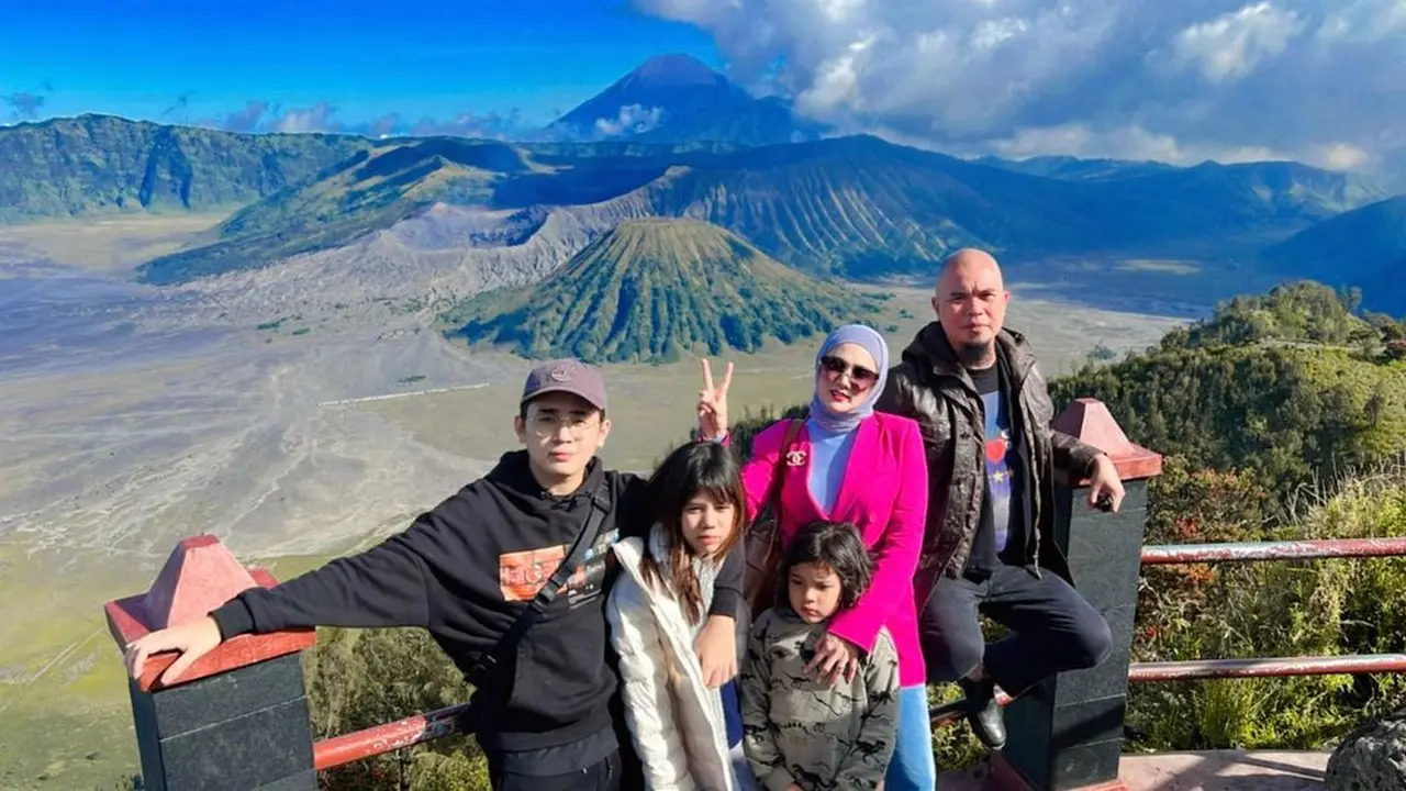 Ahmad Dhani dan keluarga (Instagram/mulanjameela1)