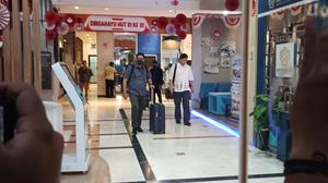 Penggeledahan Kementerian ATR Rampung, KPK Terlihat Membawa 3 Koper