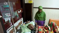 Selama dirawat di rumah sakit, Mbah Gotho mendapat transfusi tujuh kantong darah golongan O. (Liputan6.com/Fajar Abrori)