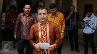Mantan Wakil Menteri Hukum dan HAM, Denny Indrayana saat meninggalkan gedung Bareskrim Mabes Polri Jakarta usai mengajukan nama saksi kasus dugaan korupsi payment gateway Kemenkumham, Senin (5/10/2015). (Liputan6.com/Helmi Fithriansyah)