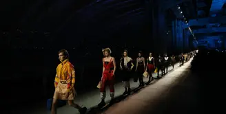 Koleksi Louis Vuitton Prefall 2023 adalah tentang kisah kembali ke masa lalu dan datang ke masa depan. Dari gambar ke ide, ingatan ke inovasi, keyakinan ke penemuan. Foto: Document/Louis Vuitton.