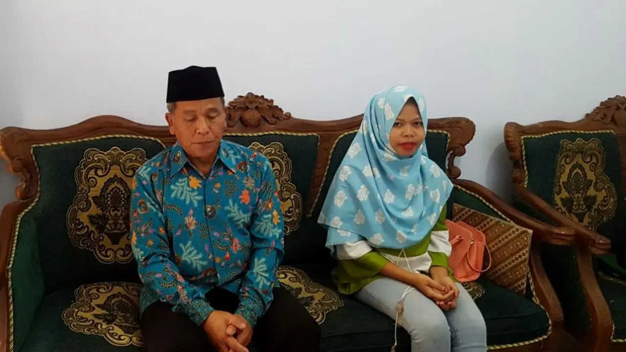 Muhsoni dan Nur Azizah, buruh dan remaja yang jujur asal Wonosobo. (Foto: Liputan6.com/Polres Wonosobo/Muhamad Ridlo)