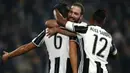 Gelandang Juventus, Sami Khedira, merayakan gol yang dicetaknya ke gawang Pescara. Kemenangan ini membuat Juventus kian kokoh di puncak klasemen Serie A. (AFP/Marco Bertorello)