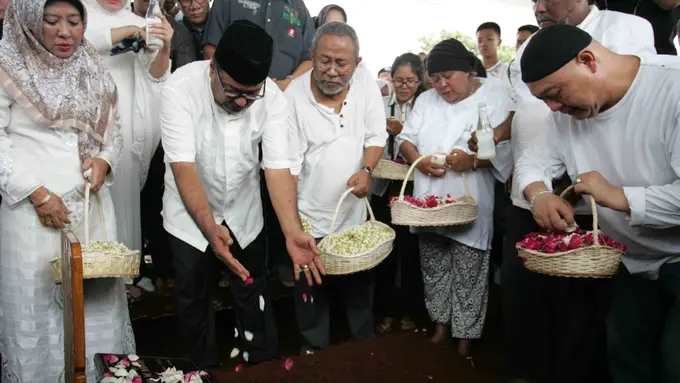 [Bintang] Suti Karno, Rano Karno dan keluarga