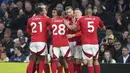 Para pemain Nottingham Forest melakukan selebrasi setelah Elliot Anderson mencetak gol ke gawang Tottenham Hotspur dalam laga lanjutan Liga Inggris 2024/2025 di Tottenham Hotspur Stadium, London, Inggris, Selasa (22/04/2025). (AP Photo/Dave Shopland)