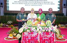Berhijab Merah, Pesona Istri Panglima TNI di Syukuran Ultah IKKT Curi Perhatian