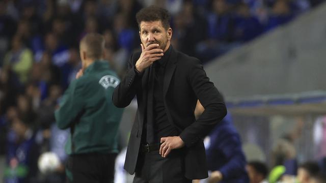 Foto: Kecutnya Wajah Diego Simeone setelah Catatkan Sejarah Suram untuk Atletico Madrid di Liga Champions