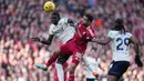 Kemenangan 5-2 Liverpool membawa mereka untuk sementara waktu menggeser posisi Chelsea dari tangga klasemen sementara Liga Inggris 2025/2026. (AP Photo/Jon Super)