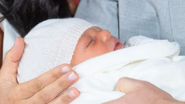 Pangeran Harry dan Meghan Markle Pamer Wajah Bayi Pertamanya