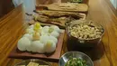 Hidangan yang mereka siapkan untuk bersantap bersama. (Foto: Instagram/ _heejinj)