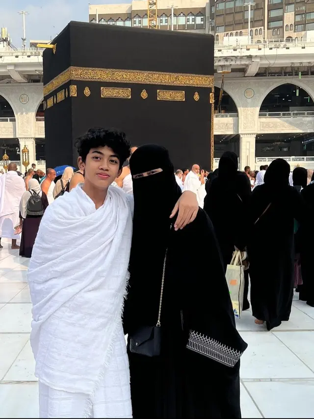 Ummi Pipik ajak keluarga kecil umrah