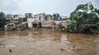 Musim Hujan, Warga Jatinegara Diimbau Hindari Bermain di Bantaran Sungai