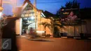 Sudut Masjid Besar Pakualaman terpampang baliho penobatan Paku Alam X di Yogyakarta, Rabu (6/1). Paku Alam X menggantikan ayahandanya Paku Alam IX yang wafat 21 November 2015 lalu. (Boy Harjanto)