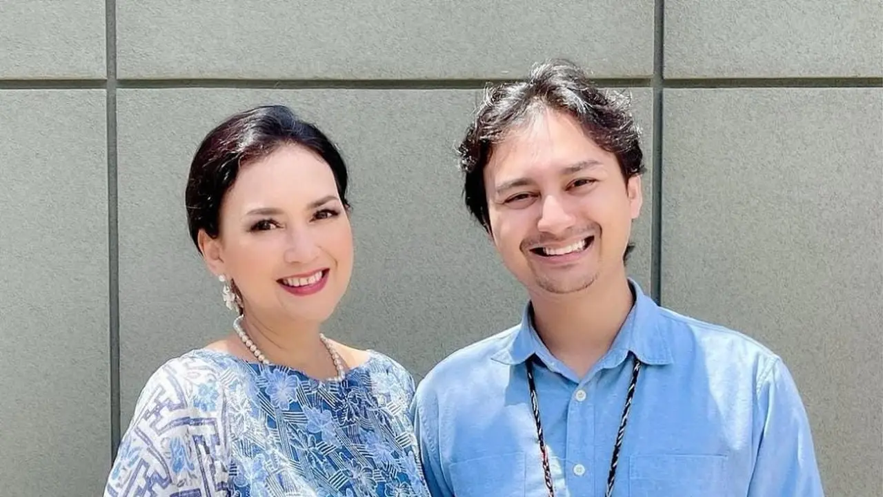 Potret Radya Bagaskara Anak Ira Wibowo yang Punya Wajah Tampan