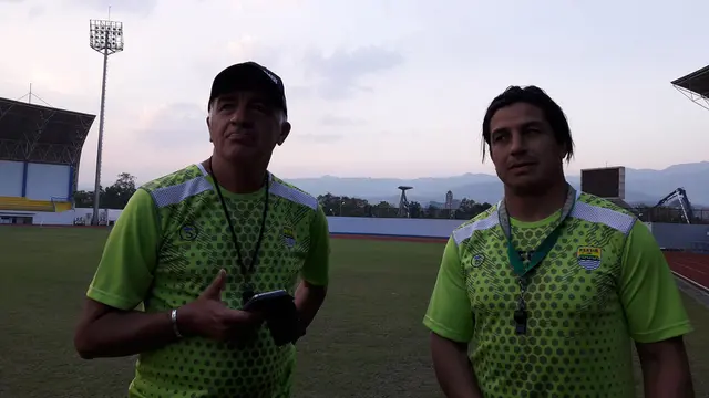 Mario Gomez dan Fernando Soler
