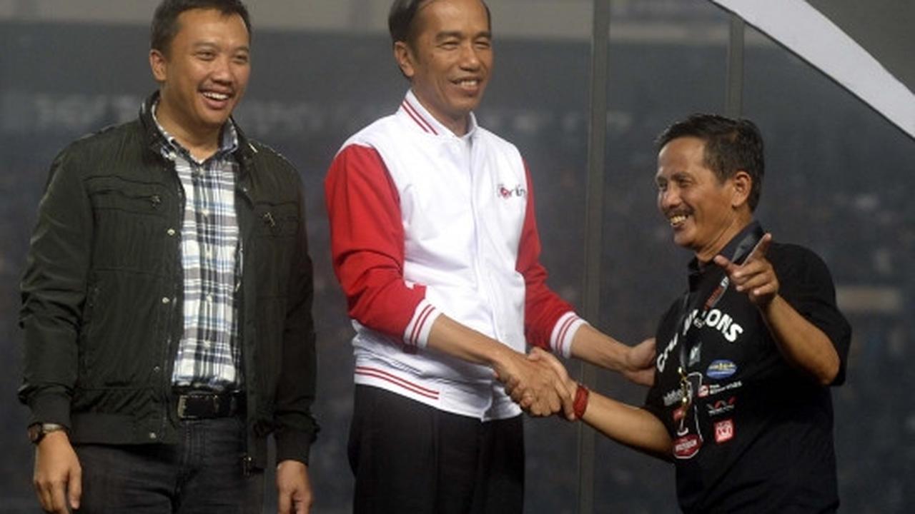 Euforia Persib angkat trofi juara Piala Presiden