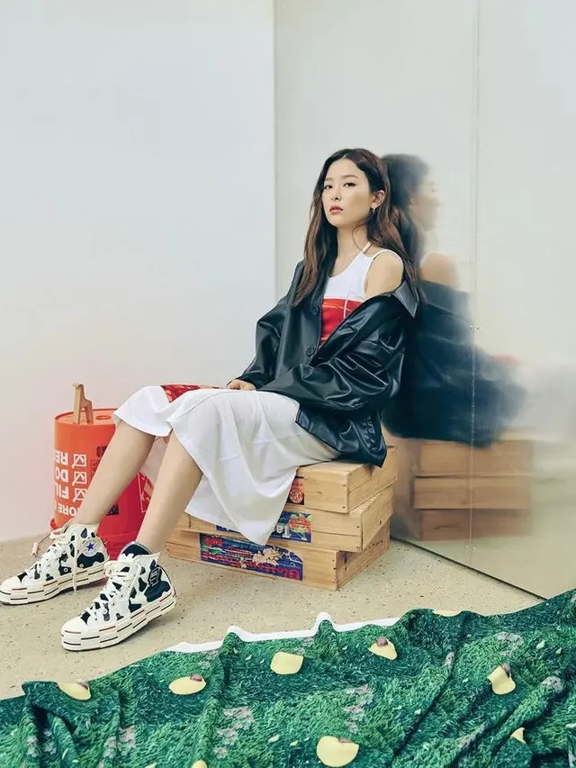 12 Ide Padu Padan Baju dengan Sepatu Converse ala Seleb, Seulgi Red Velvet-Kylie Jenner