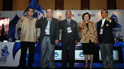 Ketua Komisi X DPR RI, Teuku Riefky Harsya (kiri) hadir dalam pembukaan Kongres Tahunan PSSI di Hotel Borobudur, Jakarta (4/1/2015). (Liputan6.com/Helmi Fithriansyah)