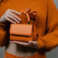 Ilustrasi tas mini. (Copyright Pexels/MART PRODUCTION)