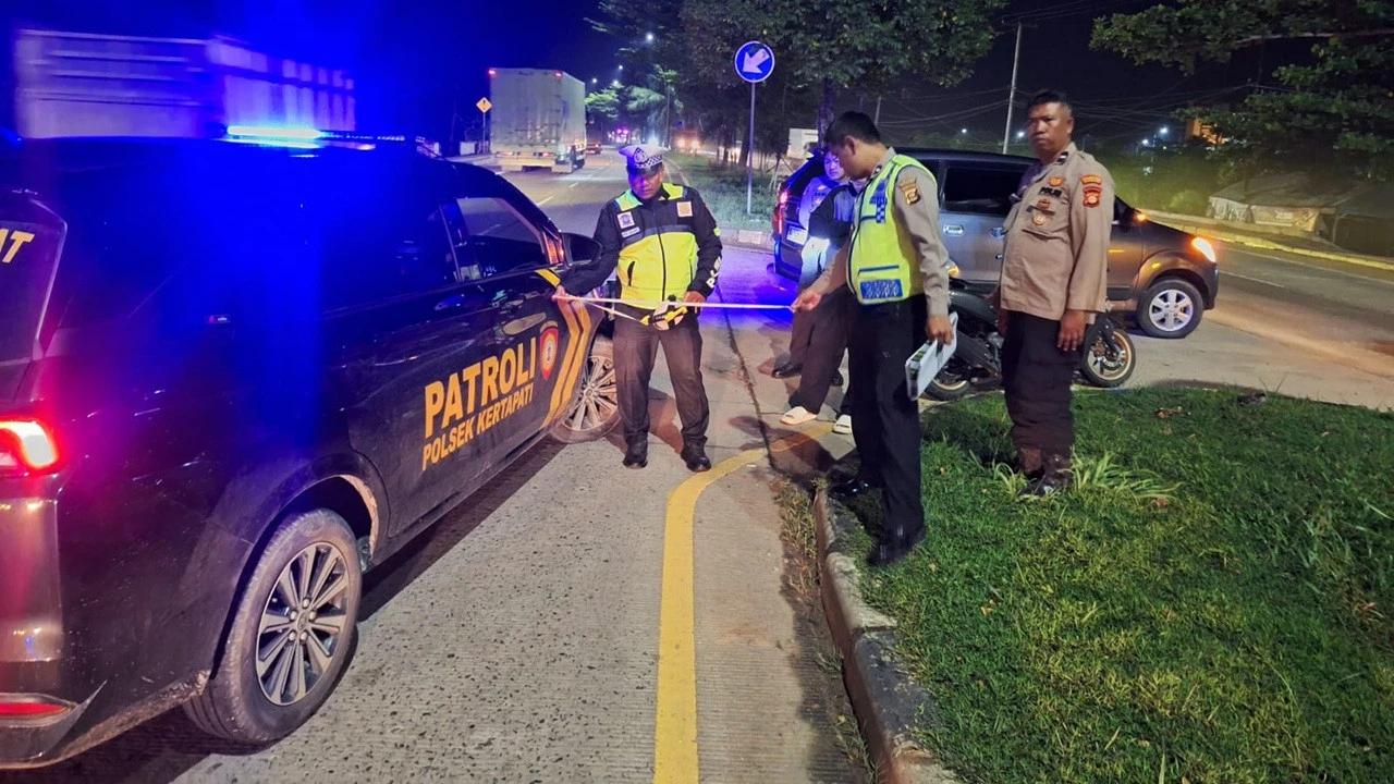 Mobil Patroli Polisi Tabrak Pemotor dari Belakang, Korban Tewas Terpental ke Bahu Jalan