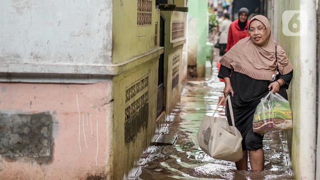 Di Jati Padang Pasar Minggu, Warga Terdampak Banjir Mengungsi di Masjid Al Mujahidin