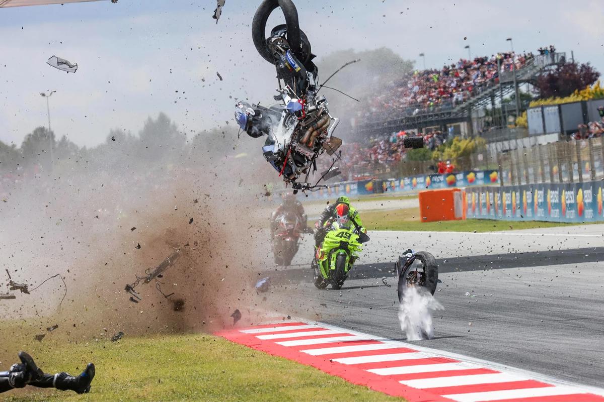 FOTO: Detik Detik Alex Marquez Terlempar dalam Kecelakaan Horor MotoGP Catalunya 2026