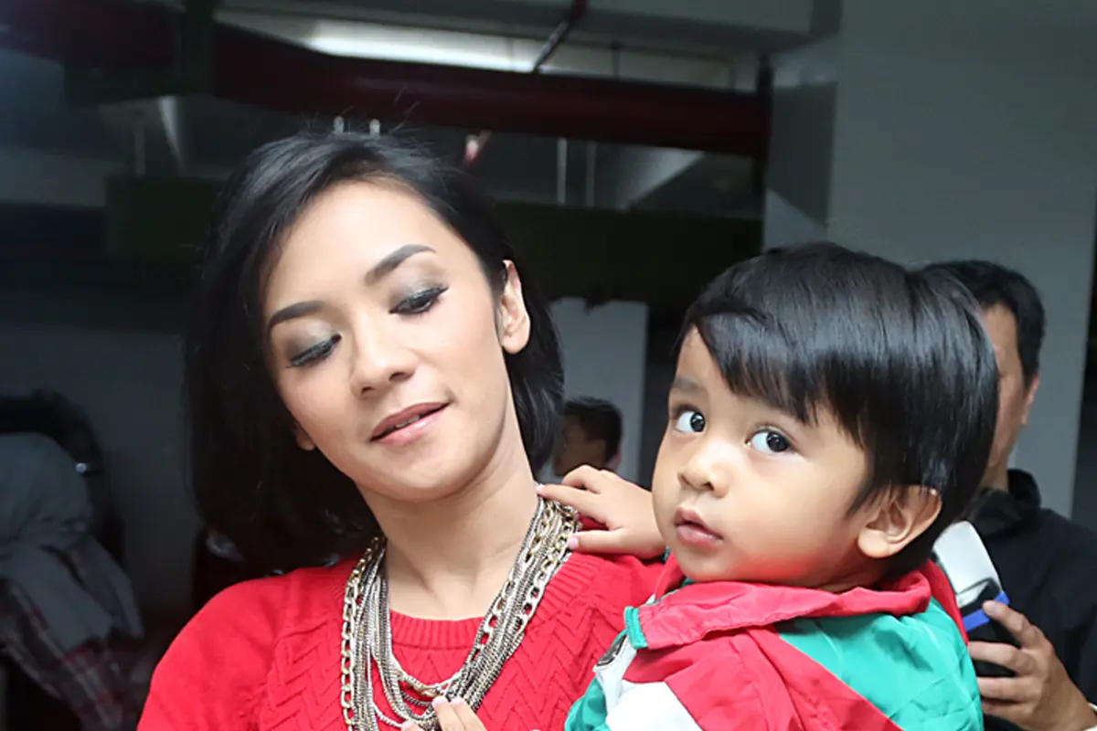 Enno Lerian dan anak