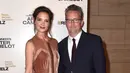 Aktris Katie Holmes foto bersama dengan aktor Matthew Perry dalam pemutaran miniseri The Kennedys - After Camelot, di Beverli Hills, California, (15/3). Matthew berperan sebagai Ted Kennedy. (AP/Jordan Straus)