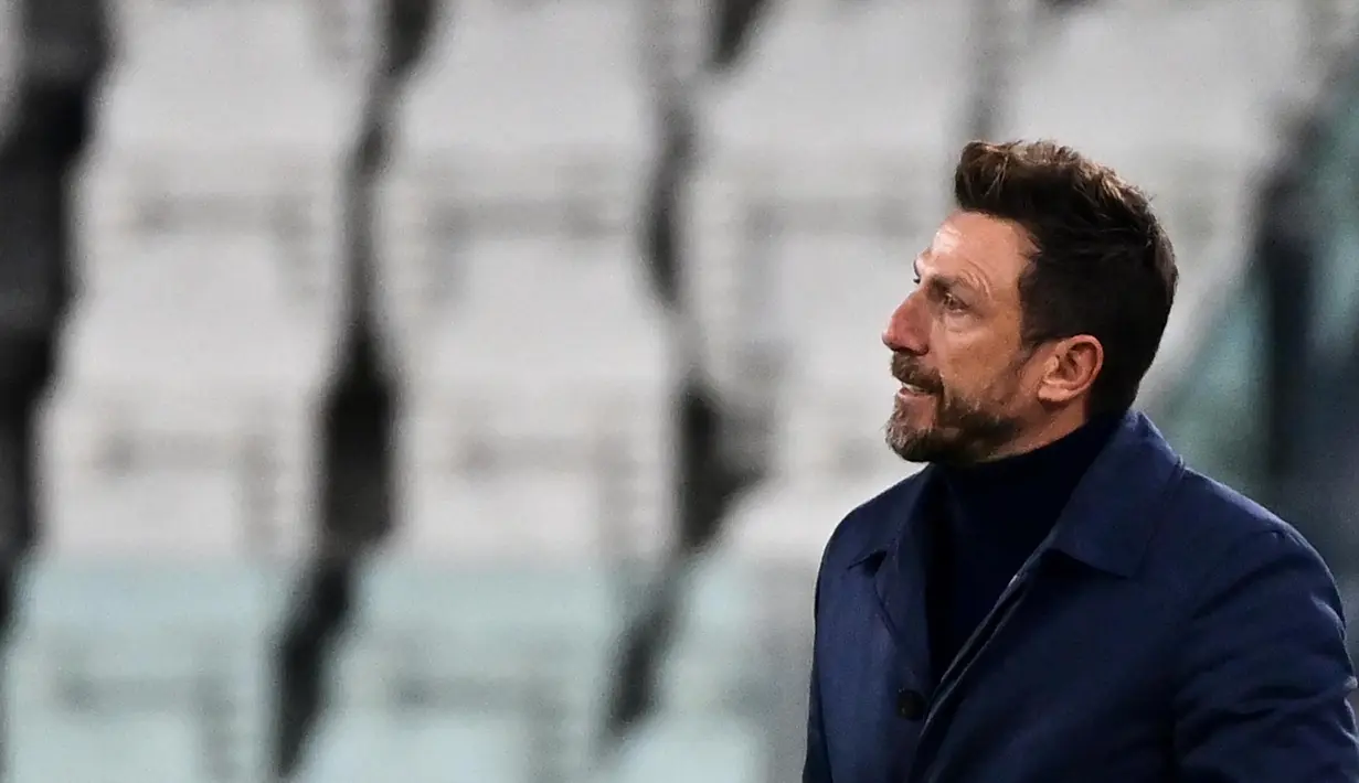 Eusebio Di Francesco -  Mantan pelatih AS Roma ini baru ditunjuk sebagai pelatih Hellas Verona pada musim panas lalu. Namun karena catatan buruk Di Francesco yang membawa Verona menelan tiga kekalahan beruntun membuatnya kembali harus merasakan pahitnya dipecat. (AFP/Miguel Medina)