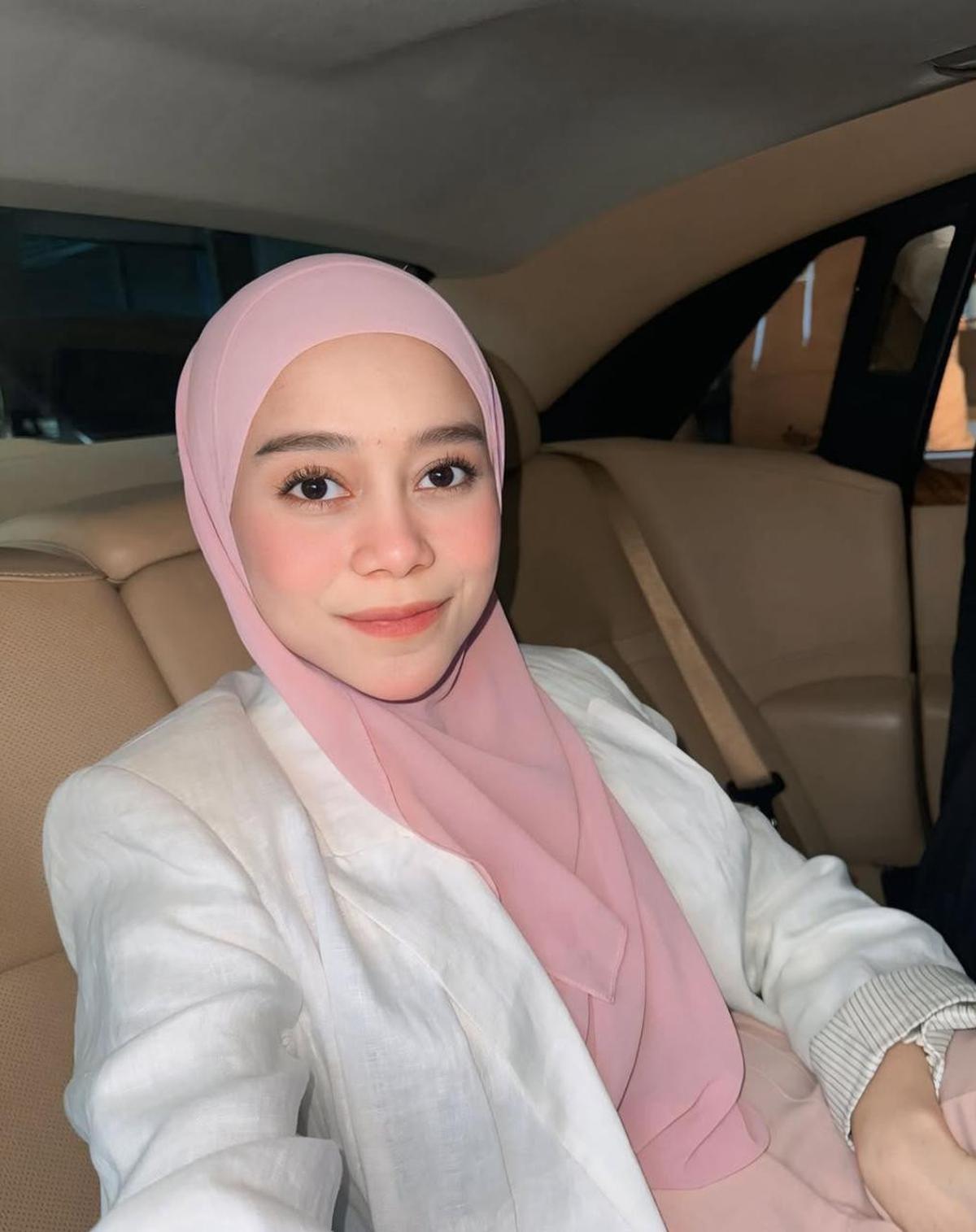Inspirasi Hijab Lesti Kejora untuk Lebaran 2025 yang Tetap Stylish dan Nyaman