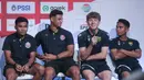 Pemain Oxford United, Ole Romeny, memberikan keterangan dalam konferensi pers terkait Piala Presiden 2025 di SCTV Tower, Senayan, Jakarta Pusat, Jumat (4/7/2025).(Bola.com/M Iqbal Ichsan)