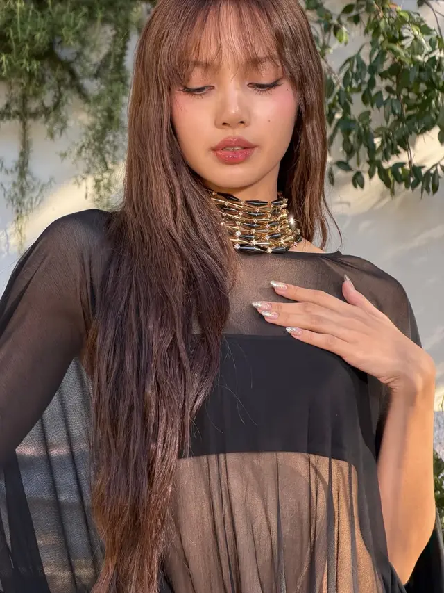 Lisa BLACKPINK Debut di Golden Globes 2026 dengan Kalung Mewah dan Langka