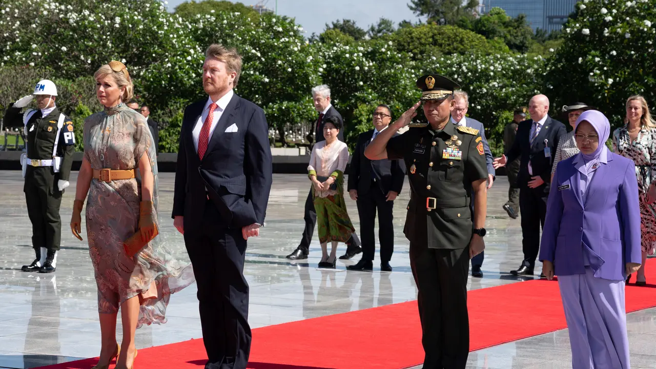 Tiba di Indonesia, Apakah Tak Akan Ada Jabat Tangan Antara Raja-Ratu Belanda dan Jokowi?