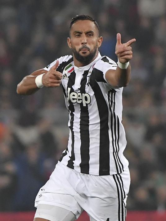 Juventus memanfaatkan situasi tersebut dengan memulangkan kembali pemain 31 tahun tersebut ke Serie A. Performa Benatia pulih kembali dan berhasil meraih titel Serie A ketujuh beruntun bagi si Nyonya Tua. (AFP/Tiziana Fabi)