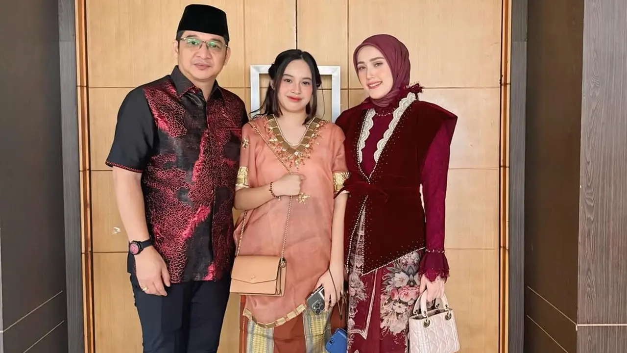 6 Potret Pasha Ungu dan Adelia Kondangan di Palu, Shakiena Azalea Curi Perhatian