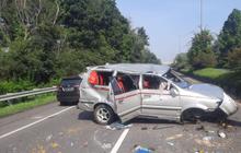 Mobil Terguling di Tol Pasteur, Korban Dilarikan ke Rumah Sakit