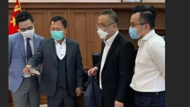 Menkes Terawan Pesan Jas Rancangan Jonathan Wongso dari Wong Hang?