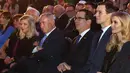 Putri Presiden AS Ivanka Trump bersama sang suami Jared Kushner dan Menteri Keuangan AS Steve Mnuchin duduk bersama PM Israel Benjamin Netanyahu dan istrinya Sarah saat peresmian Kedubes AS di Yerusalem, Minggu (13/5). (Gali Tibbon/AFP)