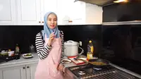 6 Penampakan Dapur Laudya Cynthia Bella, Bersih dan Alat Masak Lengkap (sumber: YouTube LCB Channel)