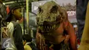 Mainan dinosaurus berukuran besar dipajang di salah satu sudut di Toys Fair 2015 di Balai Kartini, Jakarta, Minggu (16/8/2015). Pameran ini menampilkan 250 booth, mulai dari komik hingga perlengkapan cosplay. (Liputan6.com/Faizal Fanani)