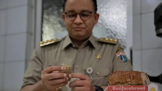 Anies Baswedan Mampir ke Toko Roti Tertua di Jakarta, Berdiri Sejak 1936