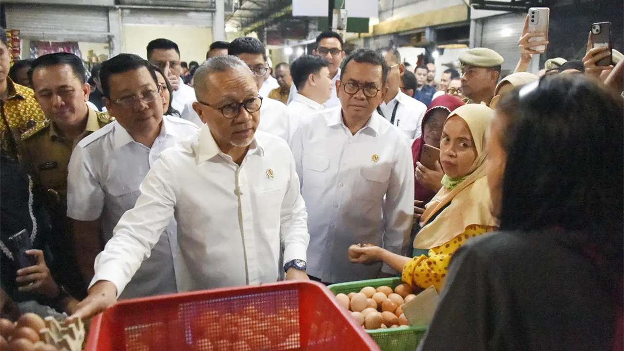 Menteri Perdagangan Budi Santoso, bersama dengan Menko Bidang Pangan, Zulkifli Hasan, melakukan kunjungan ke Pasar Sei Sikambing, Medan, Sumatra Utara. (Foto: istimewa)
