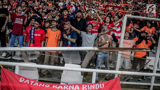 Suporter Rusak Pagar Pembatas Tribun Penonton SUGBK