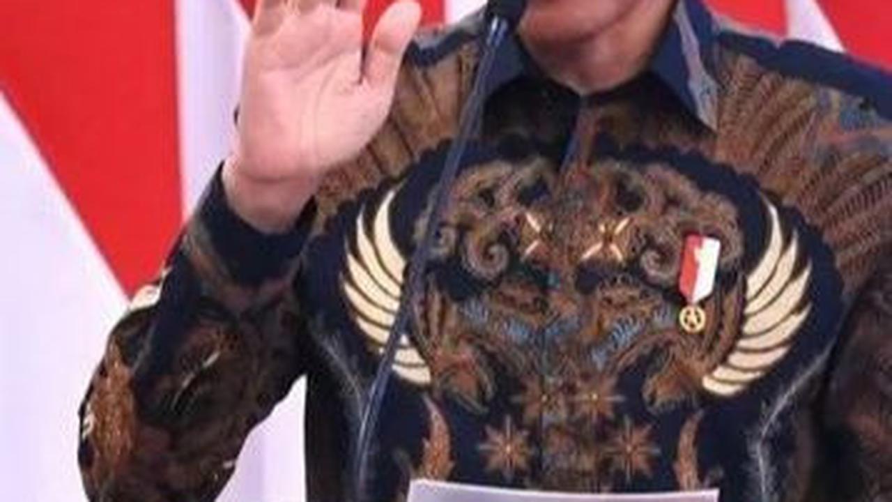 "Siapa yang sanggup? ada kota yang APBD nya sanggup? tunjuk jari saya beri sepeda, enggak ada yang mampu," ujar Jokowi.