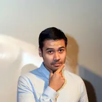 "Mereka bilang akting saya itu sinetron nggak cocok untuk main film. Tiba-tiba film itu tayang, dan pemainnya itu pemain sinetron. Sedih, sakit, sempat putus harapan apa memang akting saya segitu saja." ujar Chicco. (Nurwahyunan/Bintang.com)